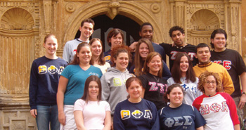 PHOTO: Students in front of Wroxton Abbey
